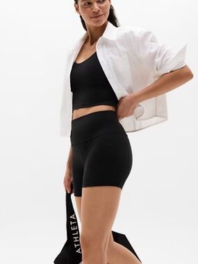 Athleta salutation II biker black short XS